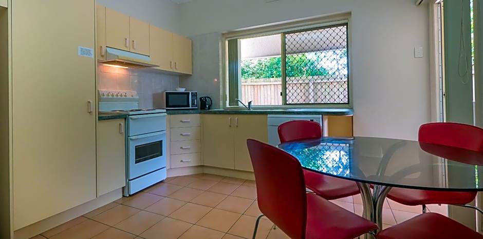 Hampton Court Apartments