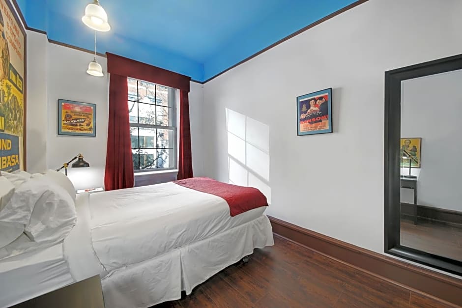 Chelsea Pines Inn