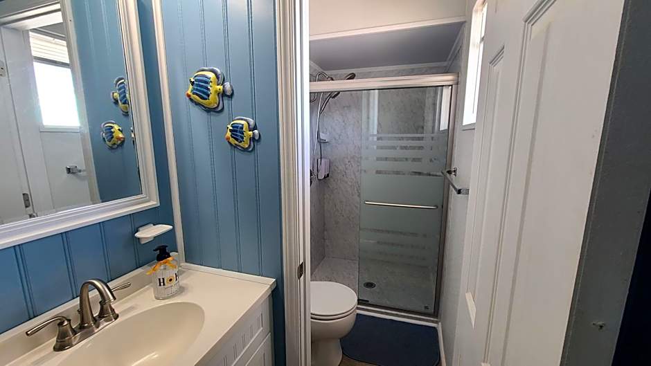 ON ISLAND Ocean View Beachy Studio in Campy 1970s Converted Motel