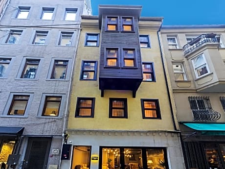 Meroddi Galata Mansion