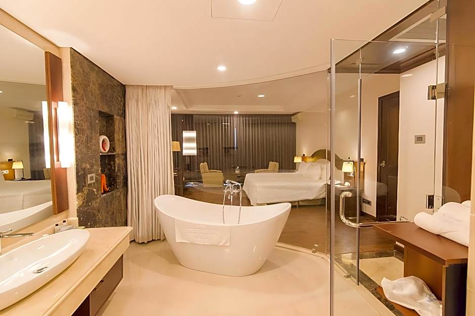 Saigon Halong Hotel