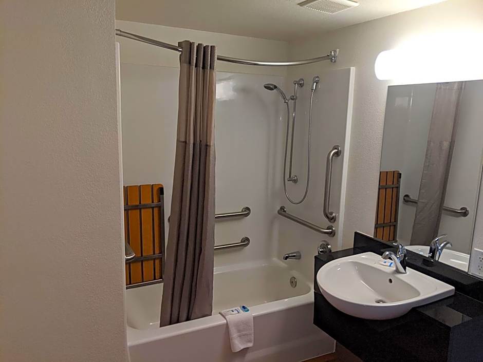 Rodeway Inn Altoona Orchard Plaza