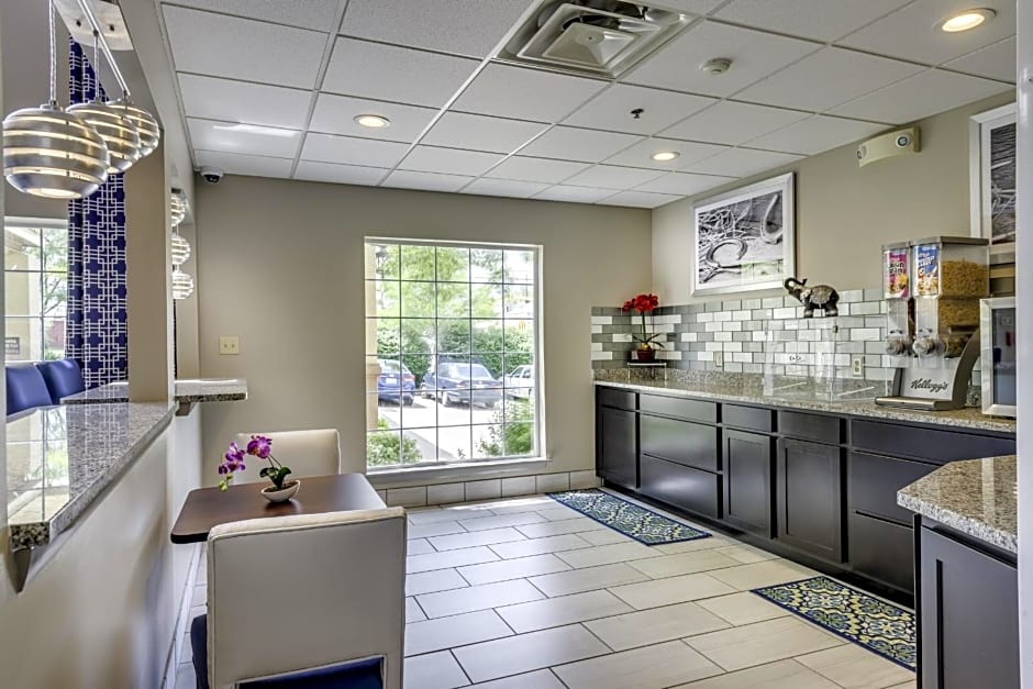 Guesthouse Inn & Suites Lexington