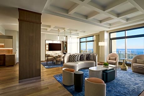 Penthouse Suite, 1 King, Ocean View, Balcony, Sky