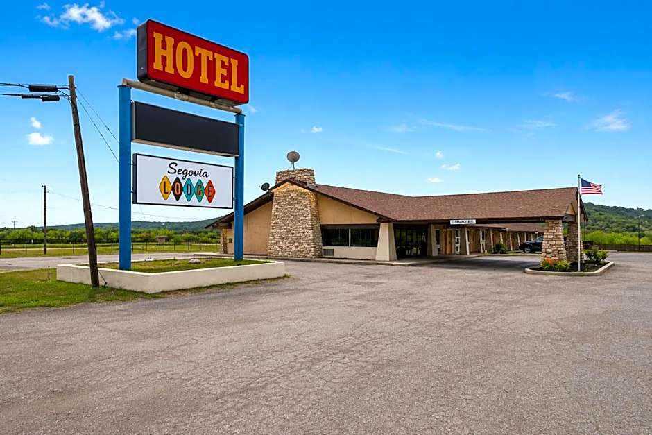Segovia Lodge Junction TX I -10