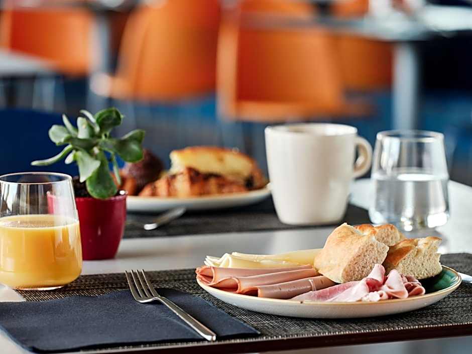 Holiday Inn Express Milan-Malpensa Airport By IHG