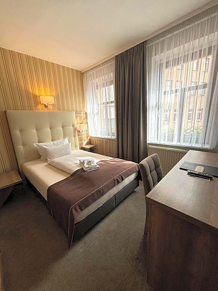 "Zur Altstadt - Am Fuße der Osterburg" Gaststätte, Pension, FEWO