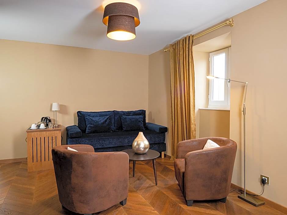 Demeures & Châteaux Auberge de la Tour - Hôtel & Restaurants - Marcolès Auvergne