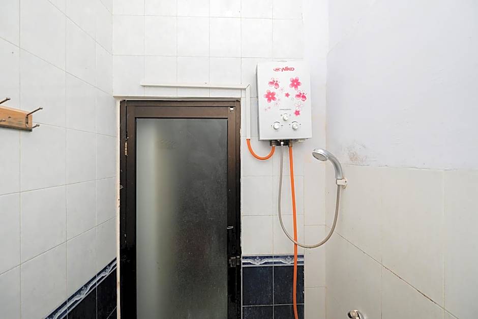 RedDoorz Syariah At Danau Maninjau Sawojajar