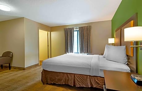 2 Bedroom Suite 2 Queens Accessible Non-Smoking