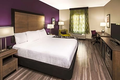 1 King Bed, Non-Smoking