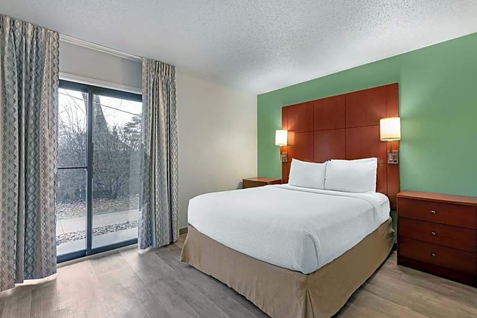 MainStay Suites St. Louis - Galleria