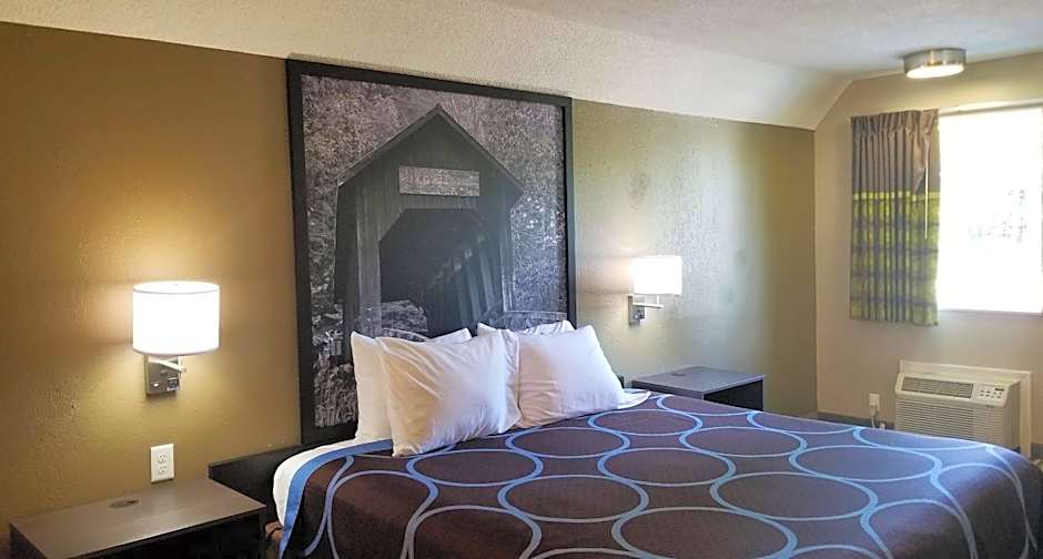 Super 8 by Wyndham Brownsburg