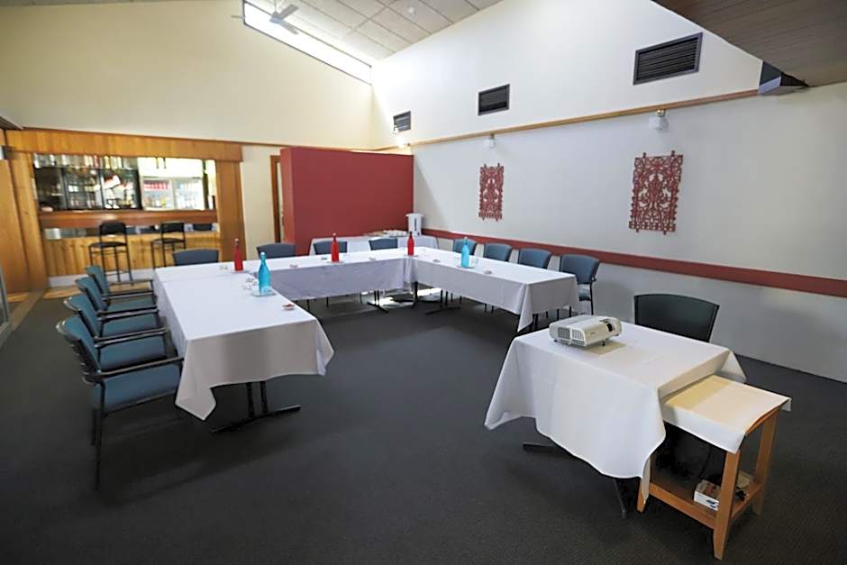 Emerald Central Hotel Official