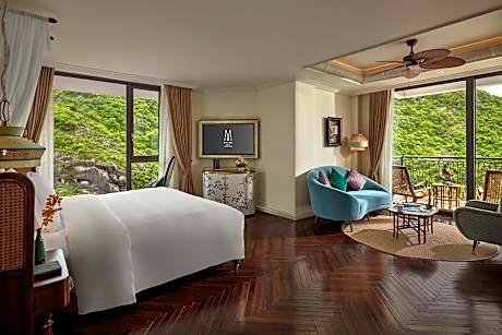 DELUXE SUITE, 1 King Size Bed and 1 Bunk Bed