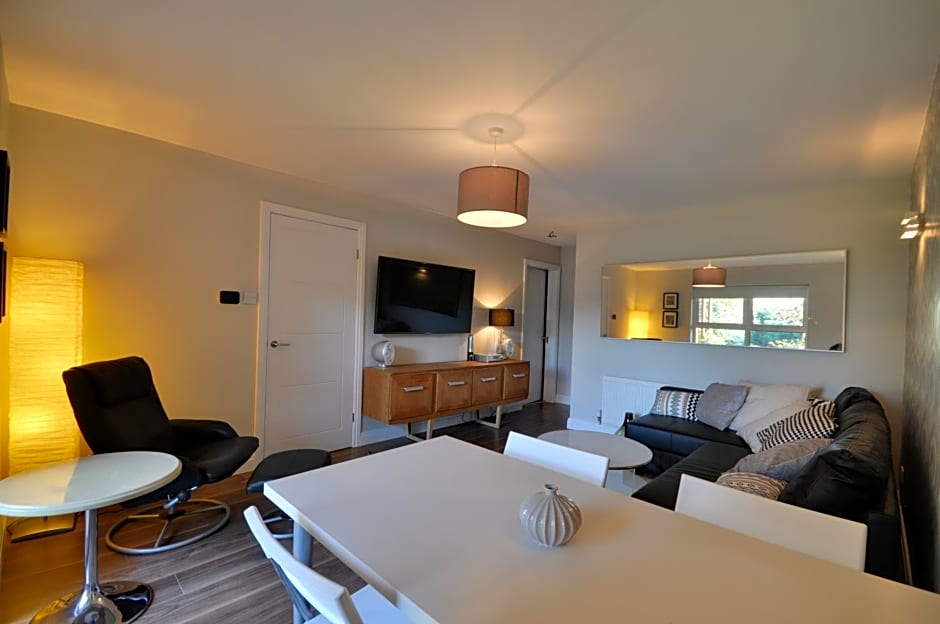 The Garden Apartment, Near Airport & City