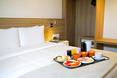 Deluxe Room - 1 king bed