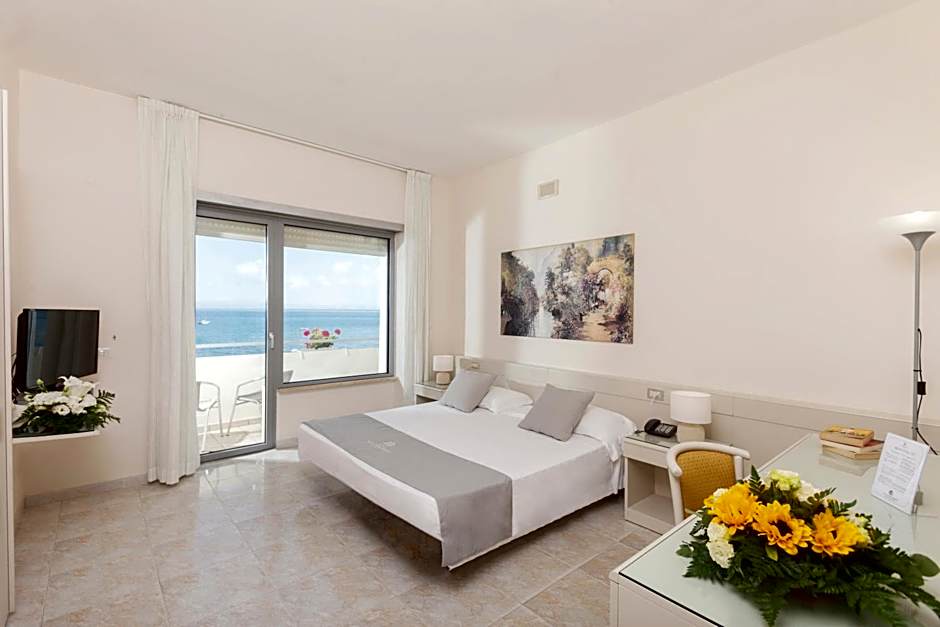 Photo 1 of 7 of Superior, Sea View