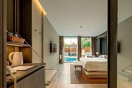 Deluxe Double Room with Pool Access