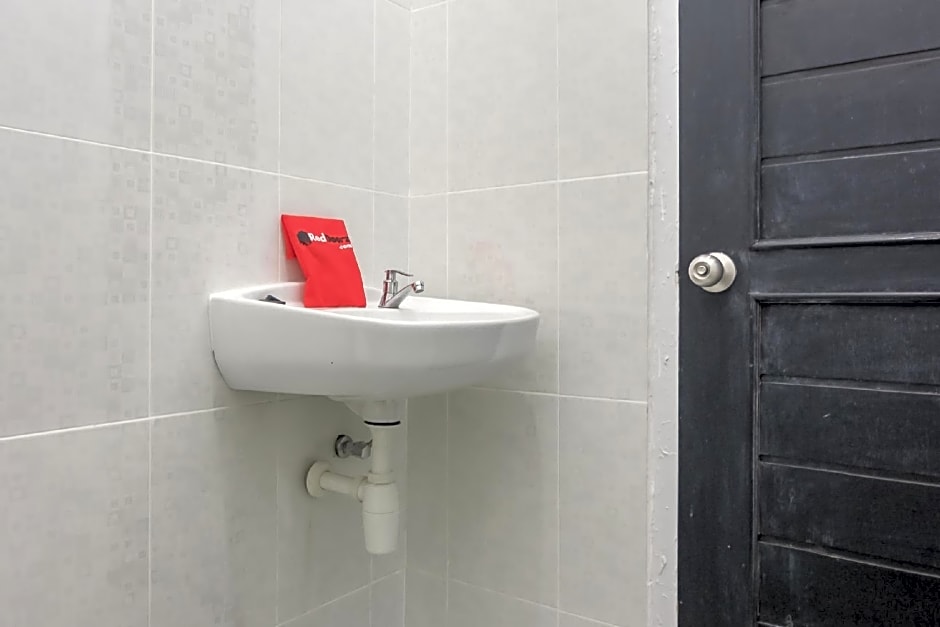 RedDoorz near Sultan Thaha Airport Jambi