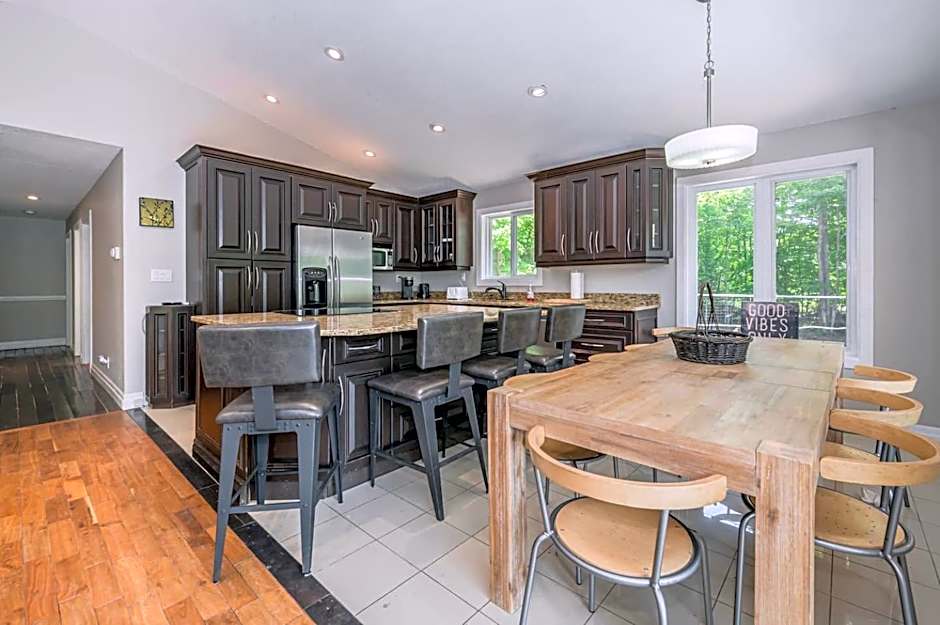 7-bed W Starlink , V-ball Near Beach!