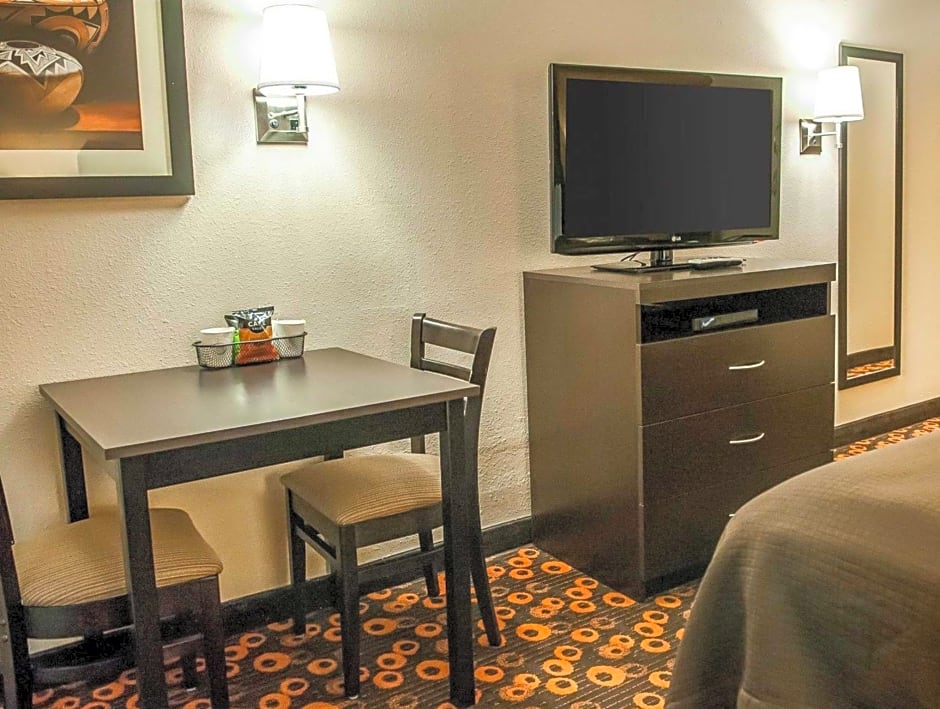 Econo Lodge Inn & Suites Santa Fe