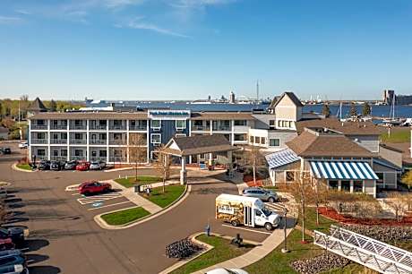 Park Point Marina Inn