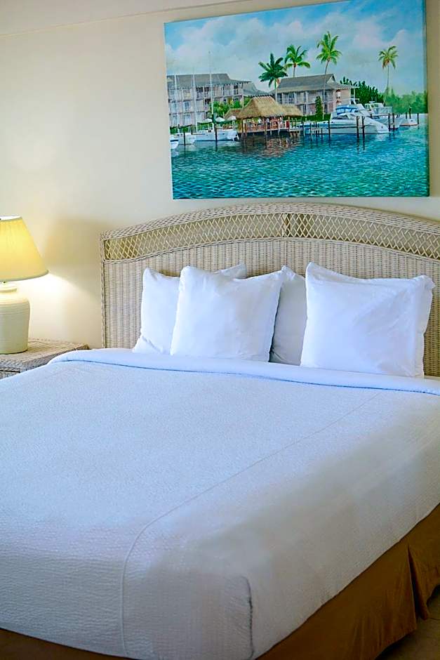 Cove Inn on Naples Bay