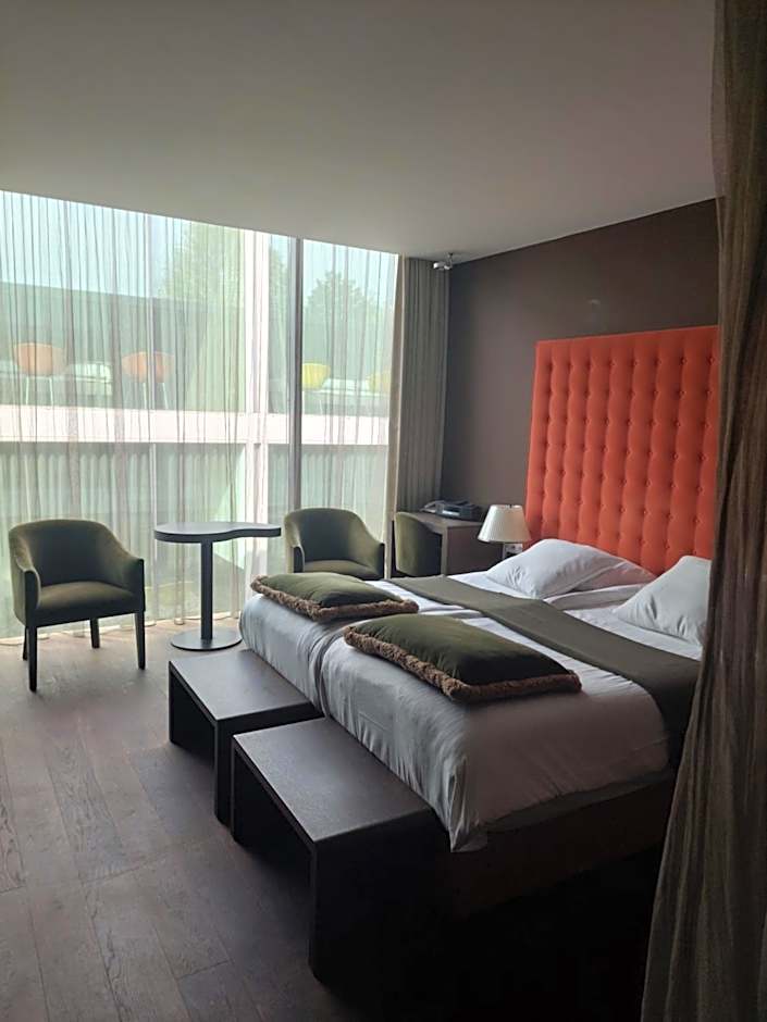 D-Hotel