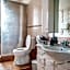 Central 4 Bedroom 154m2 Apartment with terrace