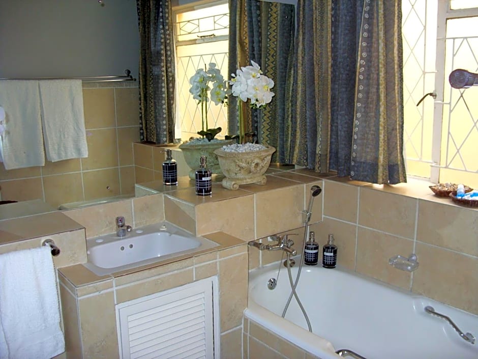 Little Umhlanga. Sunflower suite.