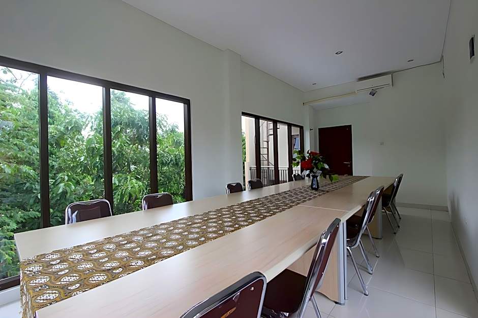 RedDoorz @ Turangga Sari