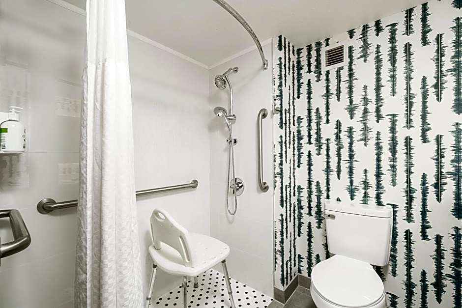 La Quinta Inn & Suites by Wyndham Lexington Park