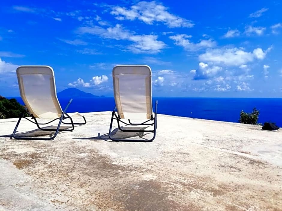 Alicudi Giardino dei Carrubi- al gradino 365