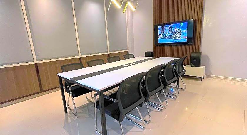 Luisita Central Park Hotel 