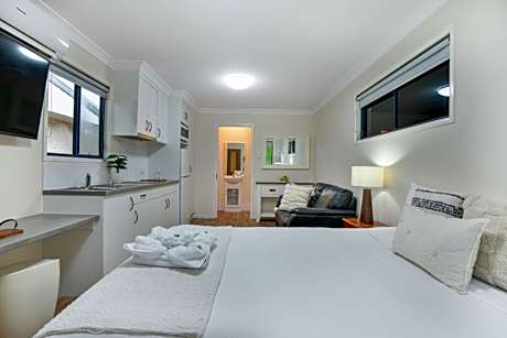 Deluxe Studio (Not Pet-Friendly)