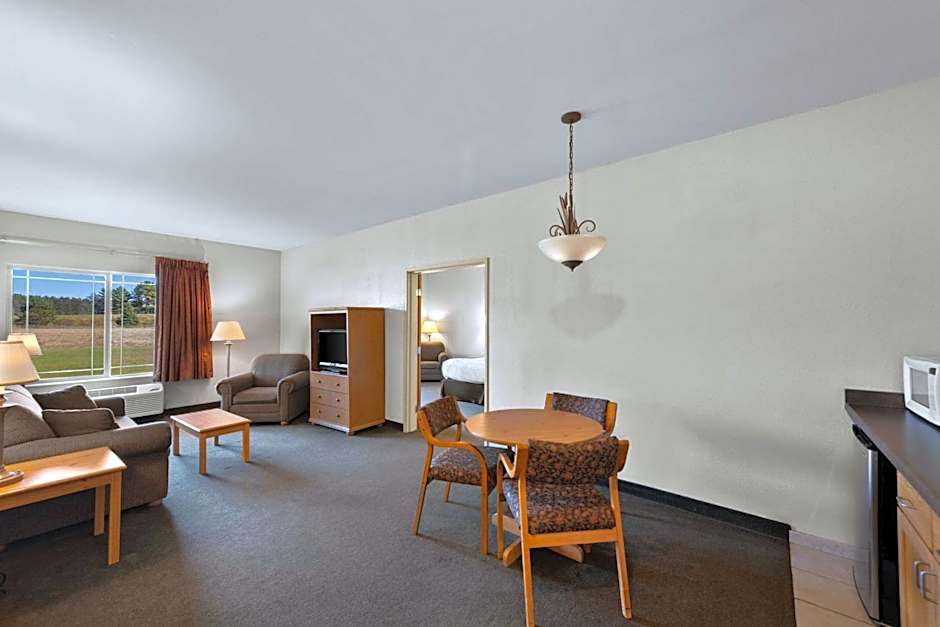 Rodeway Inn & Suites