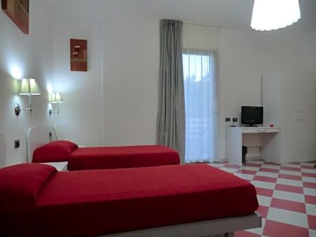 Quadruple Room with Balcony and Garden View