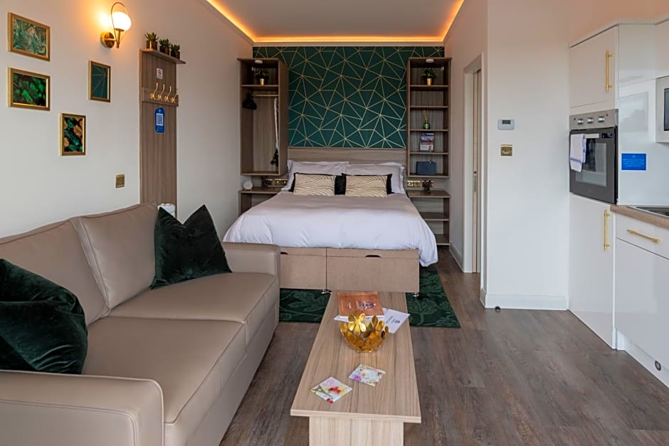 Arranview Lochside Pods & Lodges all with private Hot-tubs