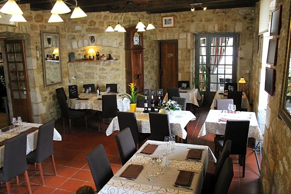 Logis Hotels- Auberge de la Tour - Hôtel et restaurant