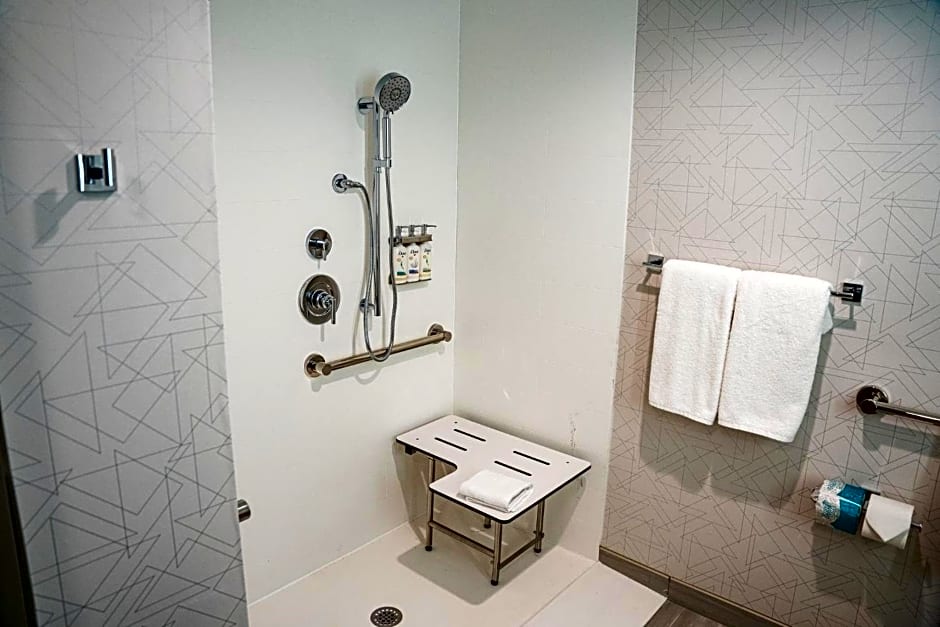 Holiday Inn Express Hotel & Suites West Chester By IHG