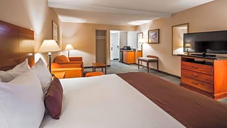 Accessible - Suite King Bed, Mobility Accessible, Roll In Shower, Non-Smoking, Full Breakfast