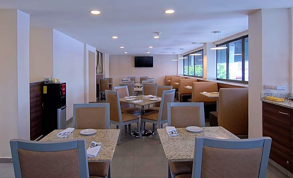 Econo Express Hotel