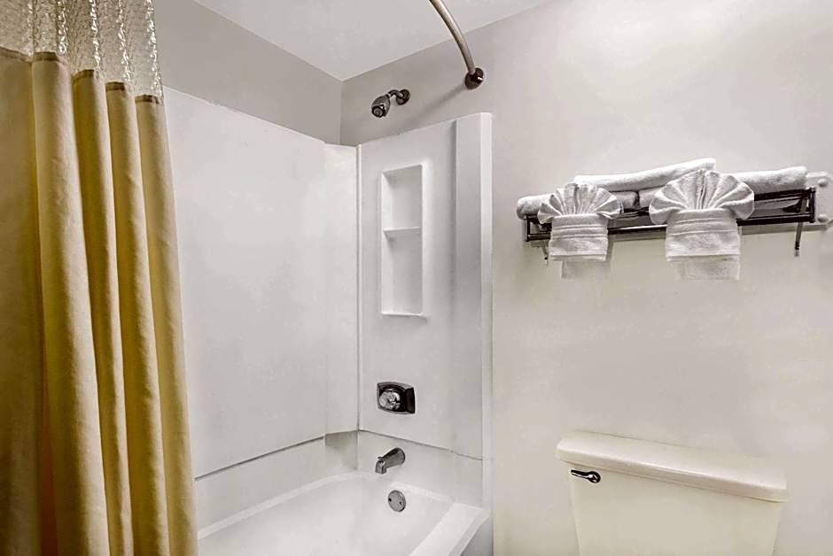 Days Inn by Wyndham Indianapolis Northeast