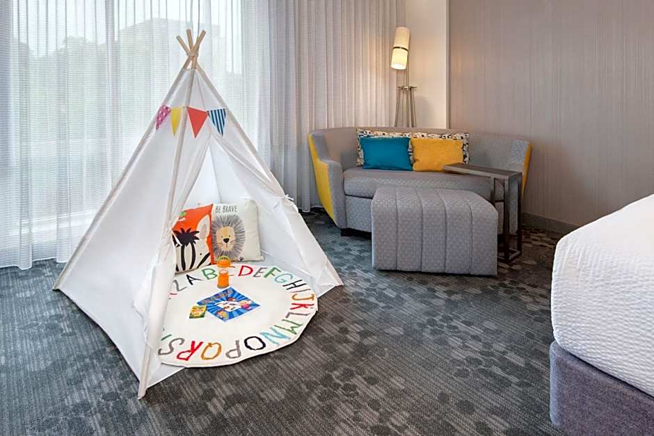 Courtyard by Marriott Atlanta Alpharetta/Avalon Area