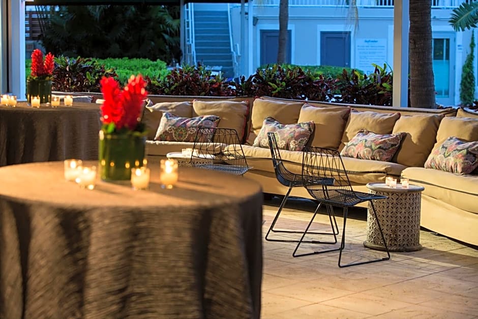 Kimpton Surfcomber Hotel, an IHG Hotel