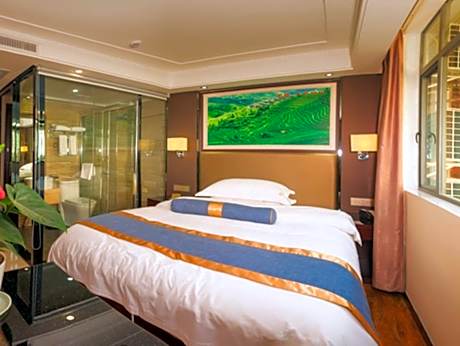 Deluxe One Queen Bed