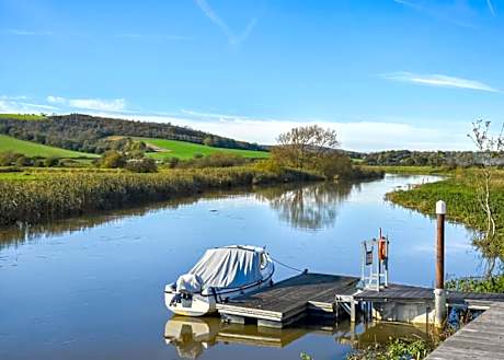 Riverside Holiday Park