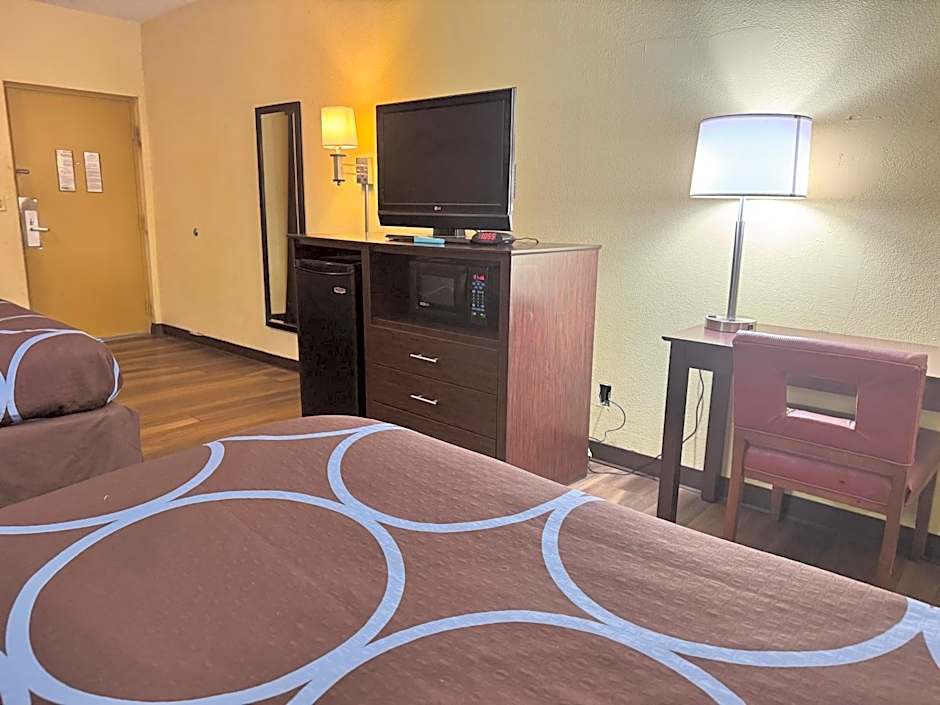 Super 8 by Wyndham Laurel