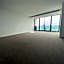 Quiet CBD 3b2b apartment + free parking